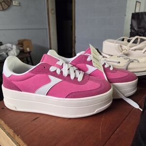 Women's Pink Sneakers